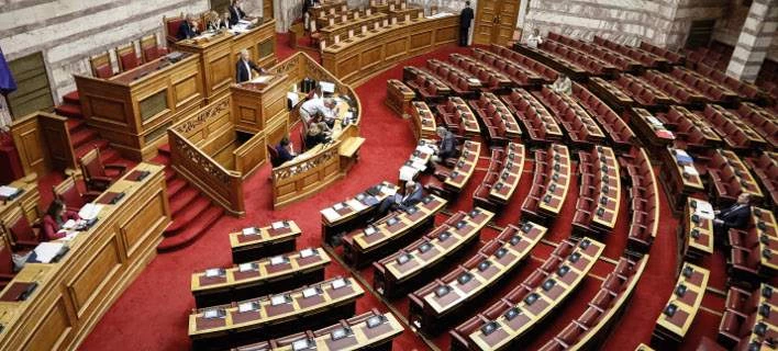 Αποφράς ημέρα για την Ελληνική κοινωνία: Υπερψηφίστηκε στη Βουλή το νομοσχέδιο για την αναδοχή παιδιών από ομόφυλα ζευγάρια